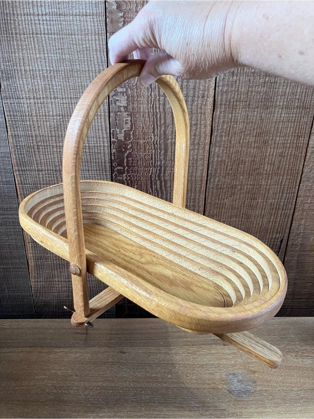 Wooden collapsible basket with locking handle